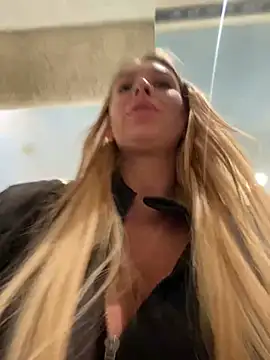 Snapshot of Sweet___Emily chatting on March 2025 01:32:02 PM Sweet Emily online show from March 2025 01:32:02 PM