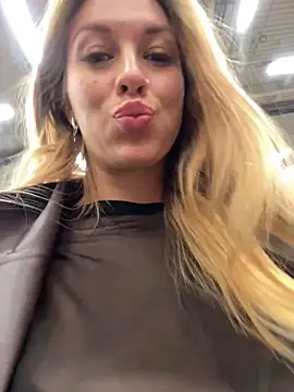 Snapshot of Sweet___Emily chatting on March 2025 05:13:01 AM Sweet Emily online show from March 2025 05:13:01 AM