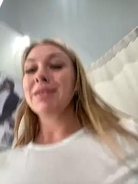 Snapshot of Sweet___Emily chatting on March 2025 01:18:01 PM Sweet Emily online show from March 2025 01:18:01 PM