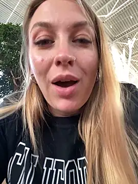 Snapshot of Sweet___Emily chatting on September 2025 02:05:02 PM Sweet Emily online show from September 2025 02:05:02 PM