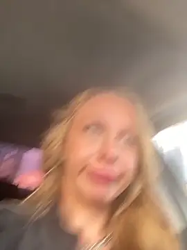 Snapshot of Sweet___Emily chatting on October 2025 01:08:01 PM Sweet Emily online show from October 2025 01:08:01 PM