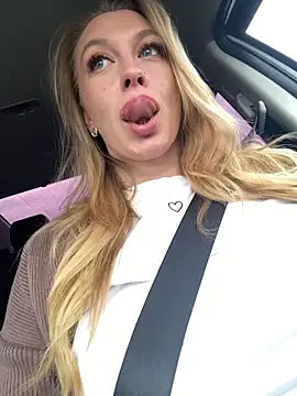 Snapshot of Sweet___Emily chatting on October 2025 01:10:01 PM Sweet Emily online show from October 2025 01:10:01 PM