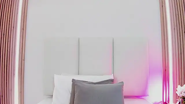 Emily robertss online show from March 2026 07:17:02 PM