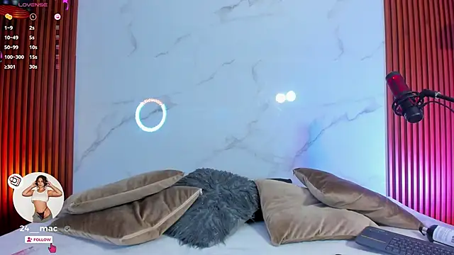 Snapshot of amelie_leigh chatting on December 2024 04:44:02 AM amelie leigh online show from December 2024 04:44:02 AM