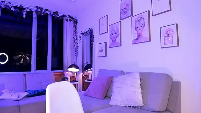 Snapshot of Bella_ev chatting on February 2026 05:01:02 AM Bella ev online show from February 2026 05:01:02 AM