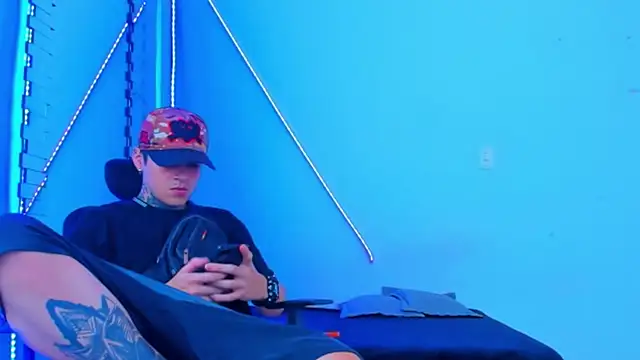 HOT boy2025 online show from October 2025 01:39:01 AM