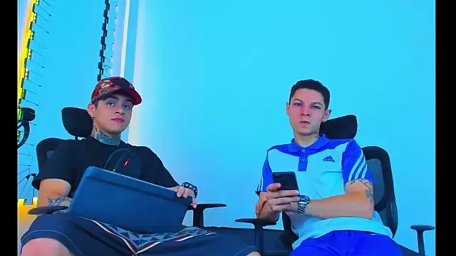 HOT boy2025 online show from November 2025 02:13:01 AM