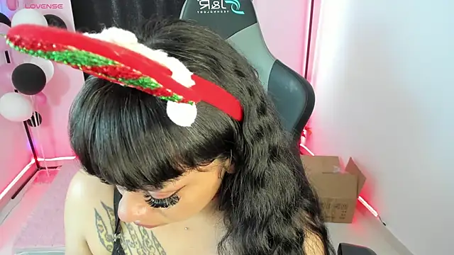 Snapshot of zoesullivan chatting on December 2024 01:43:02 PM zoesullivan online show from December 2024 01:43:02 PM