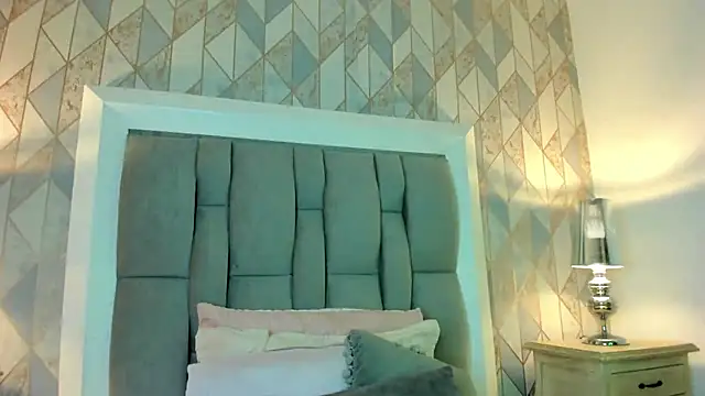 Ginger Violetta  online show from December 2024 07:41:02 PM