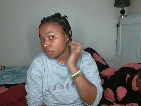 Snapshot of R-thequeen chatting on December 2024 08:52:01 AM R-thequeen online show from December 2024 08:52:01 AM