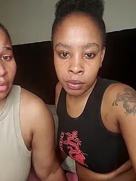 Snapshot of R-thequeen chatting on December 2025 12:11:02 PM R-thequeen online show from December 2025 12:11:02 PM