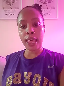 R-thequeen online show from May 2026 01:02:04 AM