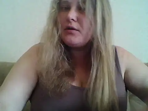 Snapshot of ParisMimi chatting on May 2026 07:36:02 AM ParisMimi online show from May 2026 07:36:02 AM