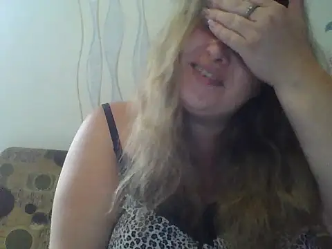Snapshot of ParisMimi chatting on July 2026 05:54:01 AM ParisMimi online show from July 2026 05:54:01 AM