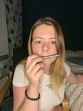 Snapshot of Nina_blain chatting on November 2025 01:02:02 PM Nina blain online show from November 2025 01:02:02 PM