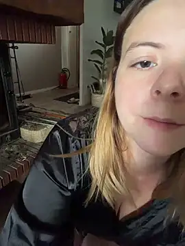 Snapshot of Nina_blain chatting on December 2025 01:42:01 PM Nina blain online show from December 2025 01:42:01 PM