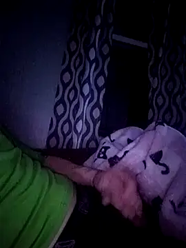 Snapshot of Bigloggz chatting on January 2026 04:50:02 AM Bigloggz online show from January 2026 04:50:02 AM