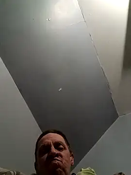 Snapshot of Bigloggz chatting on February 2026 09:34:01 AM Bigloggz online show from February 2026 09:34:01 AM