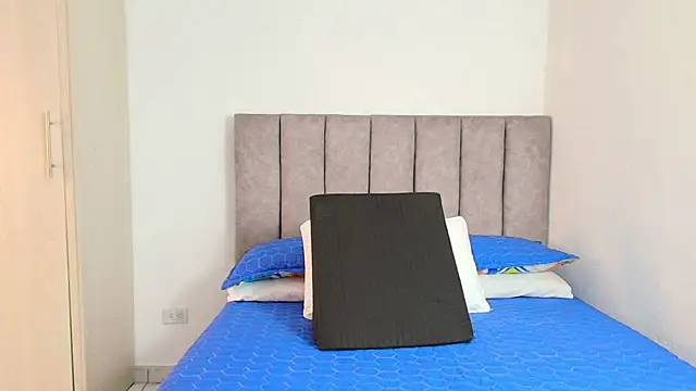 karina lewis  online show from January 2025 03:23:02 AM