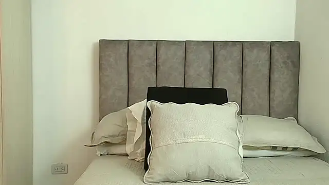 karina lewis  online show from January 2026 03:30:02 AM