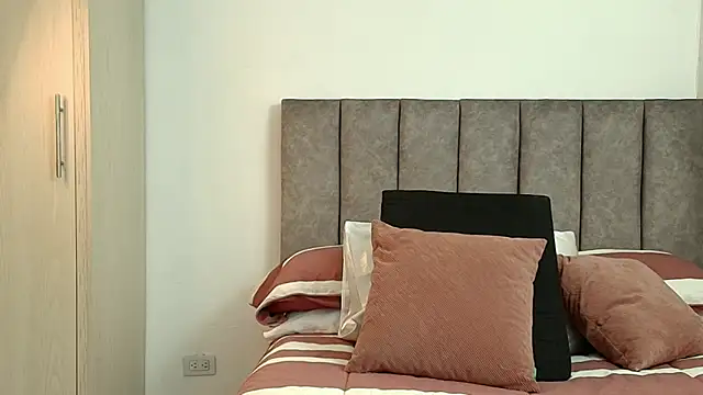 karina lewis  online show from April 2026 05:47:02 AM