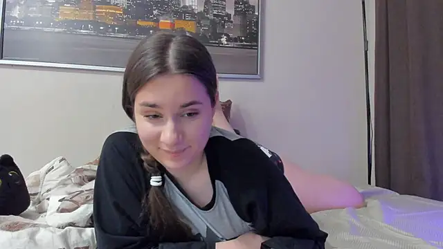 Snapshot of LunaWines chatting on March 2025 05:15:01 PM LunaWines online show from March 2025 05:15:01 PM