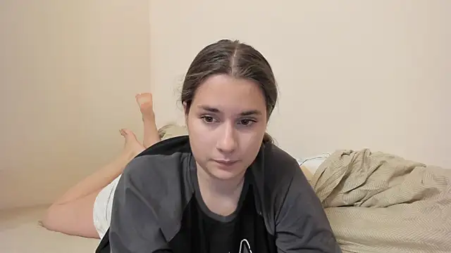 Snapshot of LunaWines chatting on October 2025 08:51:01 PM LunaWines online show from October 2025 08:51:01 PM