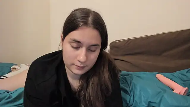 Snapshot of LunaWines chatting on October 2025 09:02:01 PM LunaWines online show from October 2025 09:02:01 PM