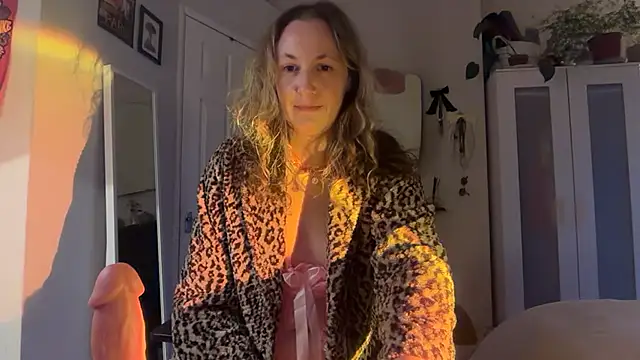 Littlelolo60 online show from February 2026 05:17:02 PM