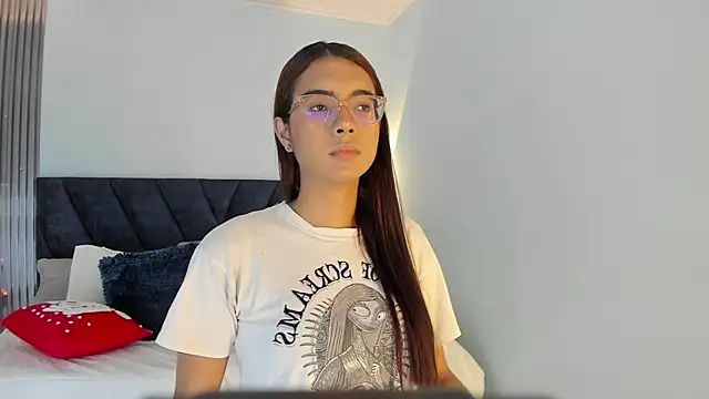 sara saenz99 online show from November 2025 08:07:01 PM