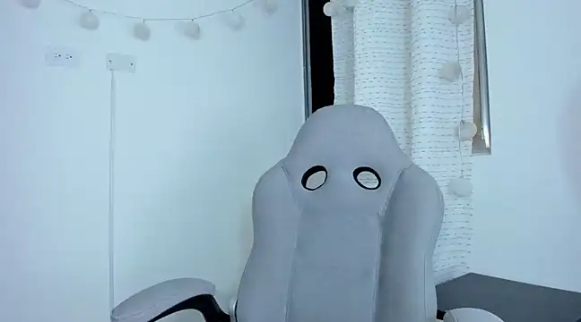 julia strauns online show from December 2024 02:53:01 AM