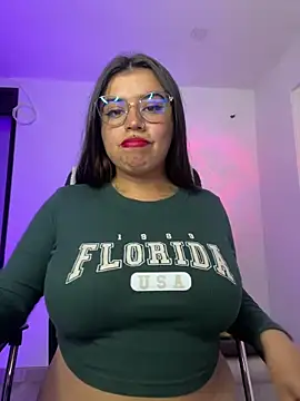 Snapshot of Devilsweet17 chatting on February 2025 10:30:02 PM Devilsweet17 online show from February 2025 10:30:02 PM