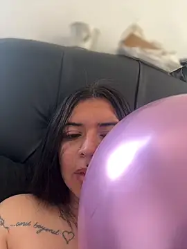 Snapshot of Devilsweet17 chatting on November 2025 03:32:02 PM Devilsweet17 online show from November 2025 03:32:02 PM