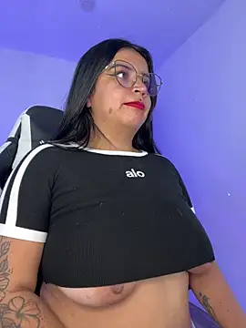 Snapshot of Devilsweet17 chatting on February 2026 10:04:02 PM Devilsweet17 online show from February 2026 10:04:02 PM