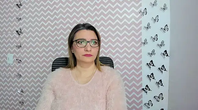 Amie Adams82  online show from December 2024 06:08:01 PM