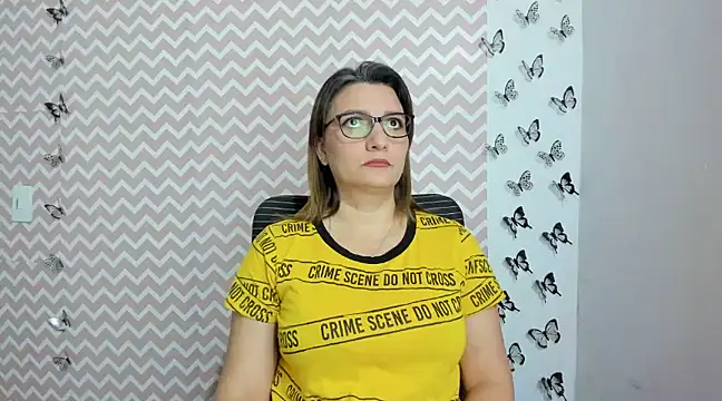 Amie Adams82  online show from December 2024 06:16:02 PM