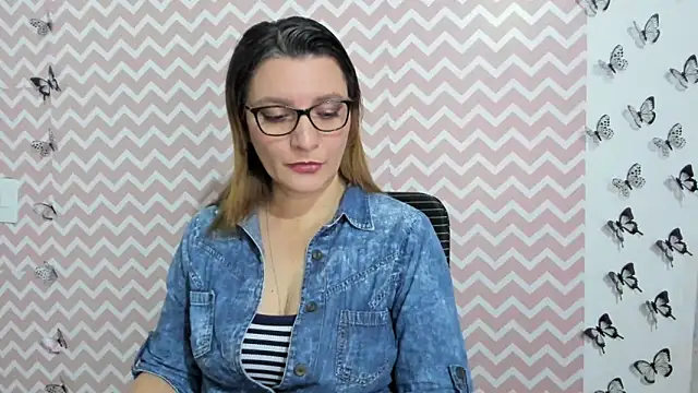 Amie Adams82  online show from February 2025 04:35:01 PM