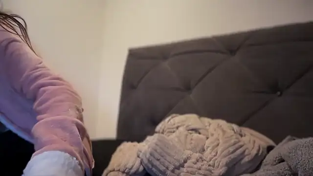 JeSuisUnTapin online show from December 2024 10:50:01 AM