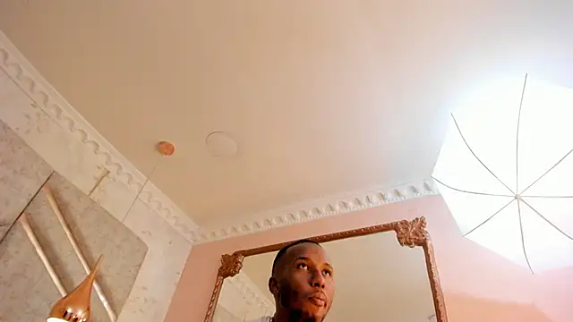 Snapshot of JamesParck chatting on January 2025 06:20:02 PM JamesParck online show from January 2025 06:20:02 PM