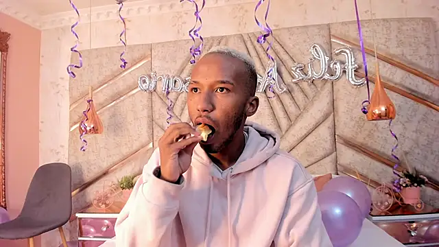 Snapshot of JamesParck chatting on February 2025 12:25:02 PM JamesParck online show from February 2025 12:25:02 PM