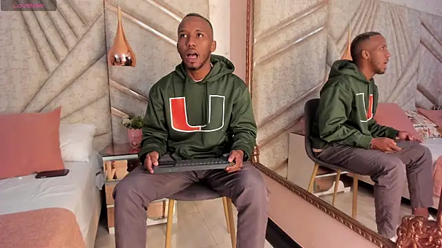 Snapshot of JamesParck chatting on March 2025 12:24:01 PM JamesParck online show from March 2025 12:24:01 PM