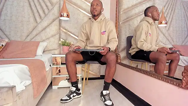 Snapshot of JamesParck chatting on March 2025 12:33:02 PM JamesParck online show from March 2025 12:33:02 PM