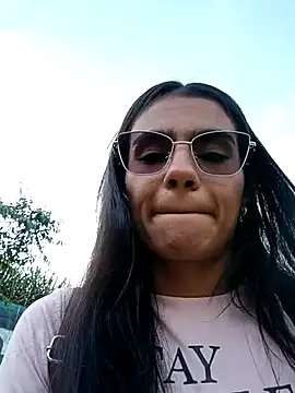 Leslly  online show from April 2026 01:23:01 PM