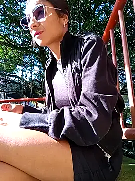 Leslly  online show from April 2026 01:24:02 PM