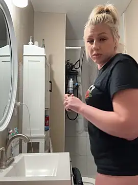 xblondie13x online show from December 2024 12:00:01 AM