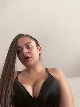 ayshalove online show from February 2025 01:42:01 PM