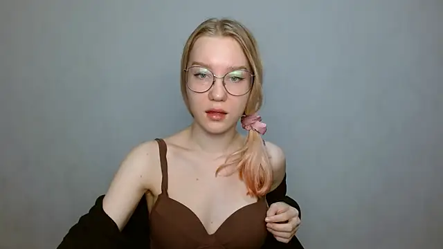 Snapshot of cindi_hot chatting on January 2025 11:55:01 AM cindi hot online show from January 2025 11:55:01 AM