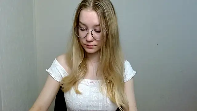 Snapshot of cindi_hot chatting on November 2025 10:26:01 AM cindi hot online show from November 2025 10:26:01 AM