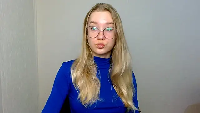 Snapshot of cindi_hot chatting on November 2025 09:10:01 AM cindi hot online show from November 2025 09:10:01 AM