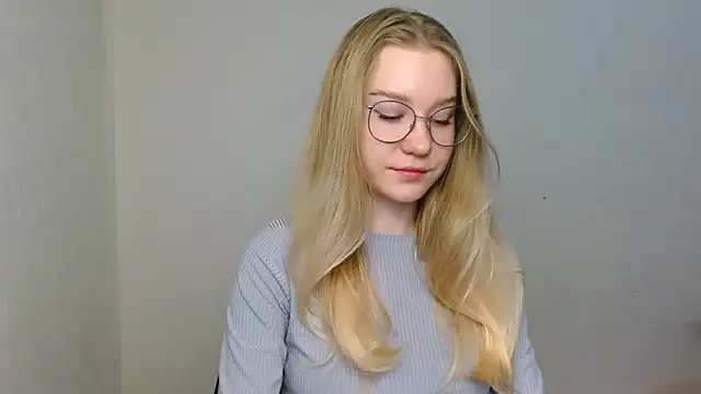 Snapshot of cindi_hot chatting on December 2025 10:44:02 AM cindi hot online show from December 2025 10:44:02 AM